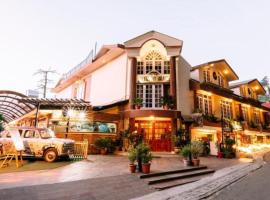 Hotel Willow Banks - Boutique 4 star Hotel on the Mall Road Shimla, hotel in Shimla