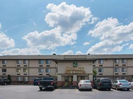 Quality Inn & Suites Detroit Metro Airport, hotel near Detroit Metro Airport - DTW, 