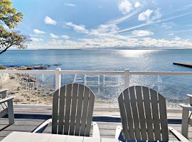 Put-in-Bay Waterfront Condo #111, hotel in Put-in-Bay