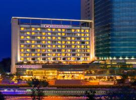 Crowne Plaza Ahmedabad City Centre by IHG, hotel Ahmadábádban