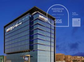 Park Inn by Radisson Jeddah Madinah Road, hotel poblíž Mezinárodní letiště Krále Abdulazize - JED, 