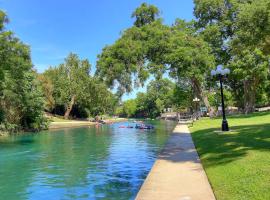RRC A108 Grandmas River Haus, hotel in New Braunfels