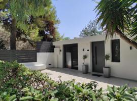 Kavouri Seaside Luxury Bungalow, hotel v Aténách
