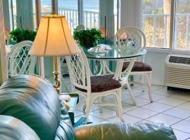 Sandy Shores - Ocean view At Symphony Beach Club!, hotel in Ormond Beach