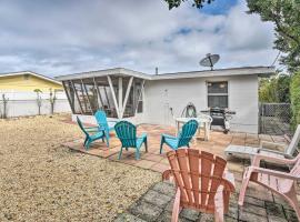 Ormond Beach Home with Screened Porch, Walk to Shore, hotel in Ormond Beach