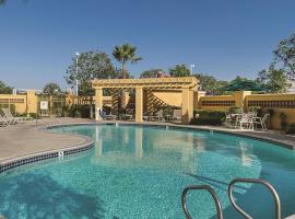 La Quinta Inn & Suites by Wyndham Ontario Airport, hotel near LA/Ontario International Airport - ONT, 