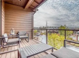 Deschutes Landing at the Old Mill Riverfront - Meredith Lodging