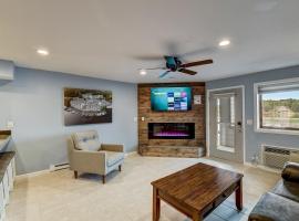 WFC Lakefront Views Family or Romance, hotel in Wisconsin Dells
