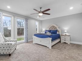 Rebecca's Downtown Luxury Living (527 N 1st St, #C), hotel in Clarksville