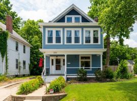 Modern Oakley Retreat - King Bed - Free Parking - Centrally Located, hotel in Cincinnati