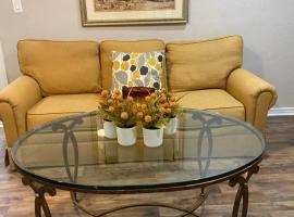 Charming City Bungalow, hotel in Jacksonville