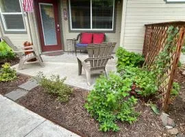 Hidden Gem in SE Boise with hot tub and wood burning fireplace