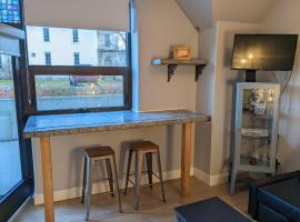 Condo on State Hospital Grounds!, hotel in Traverse City