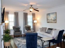 Convenient Remote-friendly suburban oasis, hotel in Raleigh