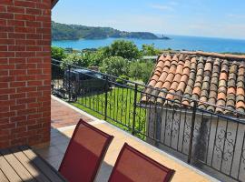 Sea view apartment Renzzo, hotel v destinaci Strunjan