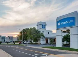 Wyndham Riverfront Hotel