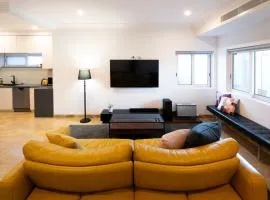 Luxury 3BR Home in Mascot - Minutes from City, Beaches, and Airports