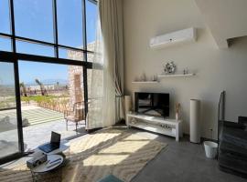 Cozy 2BR Seaview loft in Mesca Somabay, hotel v destinaci Hurghada