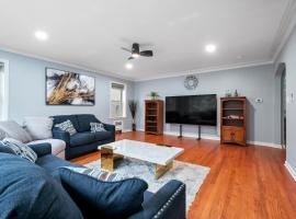Chic & Spacious 3-Bedroom Condo-Just 10 Minutes from Downtown Chicago, hotel v destinaci Chicago