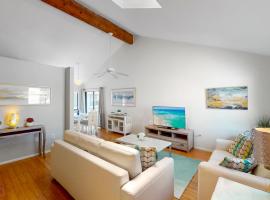 Beach Rd, 300ft to Beach Access & 500ft to Siesta Key Village, 2bdr & Studio, hotel in Siesta Key