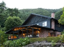 Kawaguchiko Country Cottage Ban, hotel en Fujikawaguchiko