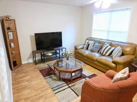Spacious 3BR Retreat Perfect for Groups Near Downtown