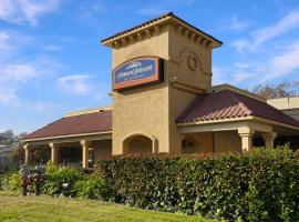 Howard Johnson by Wyndham Sacramento Downtown, hotel near Sacramento Airport - SMF, Sacramento