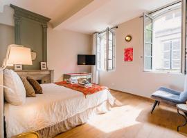 Le Petit Avignon - chambres & appartement à deux pas du Pont d'Avignon et du Palais des Papes, B&B in Avignon