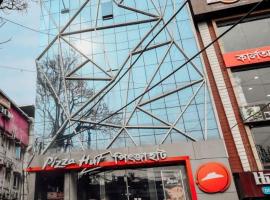 HOTEL SKY PARK INN- 2 Mins to Tenjing Norgey Bus Stand, And 5 Mins to Siliguri Station, hotel near Bagdogra Airport - IXB, Siliguri