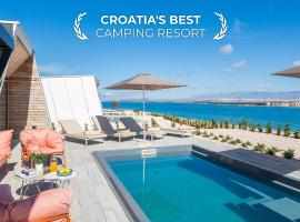 Aminess Style Glamping Villas & Holiday Homes Avalona, ubytování v soukromí na pláži v destinaci Povljana