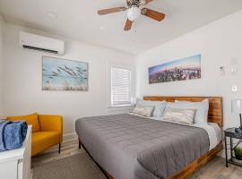Downtown Oasis - One Bedroom Private Bungalow, hotel in St. Petersburg