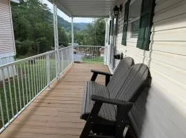 Luxurious 2BR Mountain Sanctuary Near Gatlinburg