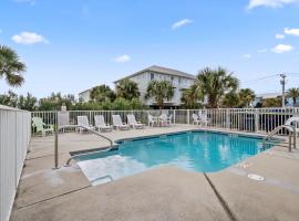Beautiful Two Bedroom, Two Bathroom First Floor Condo in Gulf Shores!, hotel in Gulf Shores