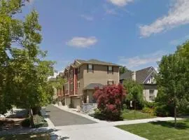Modern Townhome Near the Center of the City