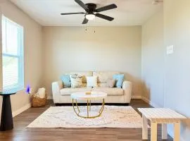 Happy House 2x1 Home, TV, Wifi, Entertainment near FAMU & FSU