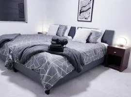 Stylish Rosehill Stay w/ Balcony