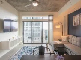 Lovely 1BD - Central Downtown - Gym, Pool, Parking