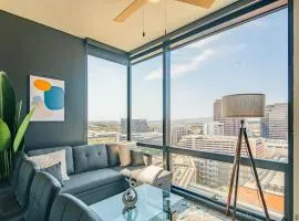 Blissful 1BD - DT, Pool, Gym, Parking, High Rise