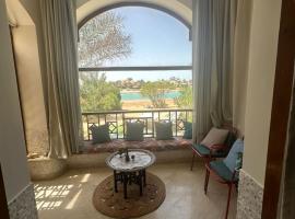 chalet in nubian villas , behind Rihanna hotel, hotel v destinaci Hurghada
