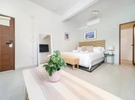 Room 16 Grand King Suite with Desk & Sofa Bed