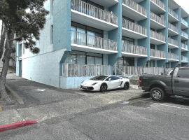 Steps to beach condo free parking wifi, balcony, hotel in Ocean City
