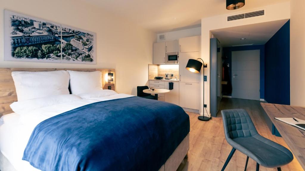Postel nebo postele na pokoji v ubytování Nena Apartments SPREEblau
