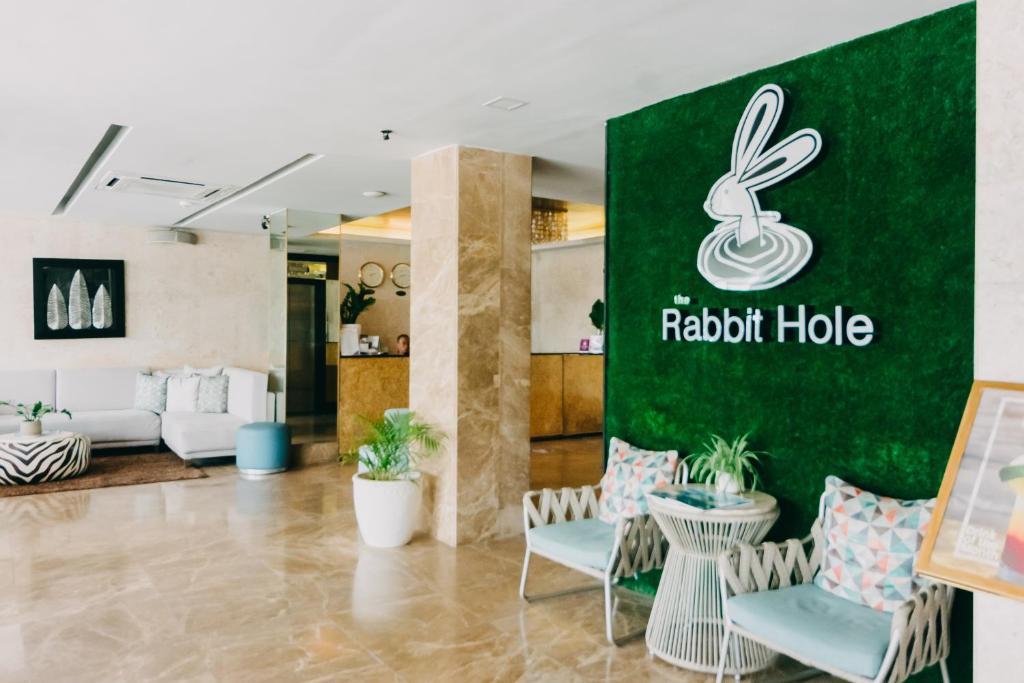 Гостиная зона в Goldberry Suites & Hotel Mactan