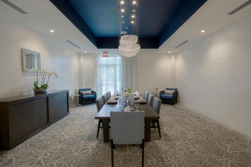 Khu vực ghế ngồi tại Courtyard Amelia Island