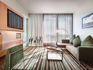 Posezení v ubytování Novotel Auckland Airport