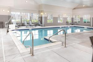 The swimming pool at or close to Residence Inn by Marriott Columbus Polaris