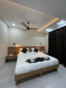 เตียงในห้องที่ Hotel Momon +34 ภาพ