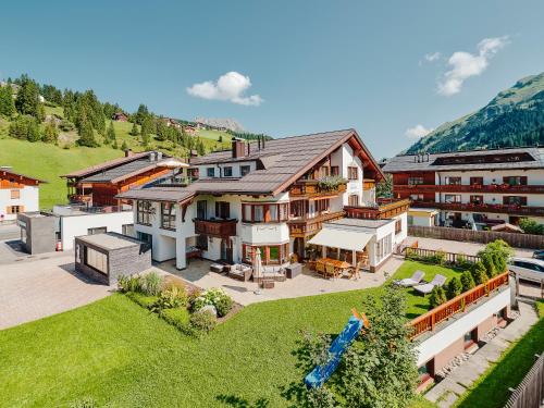 O vedere generală la munți sau o vedere la munte luată de la acest hotel