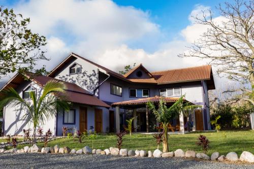 a house with aiterraneaniterranean style house at Casa Morada in Antón