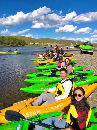 Kayak Camp, Tsonjinboldog